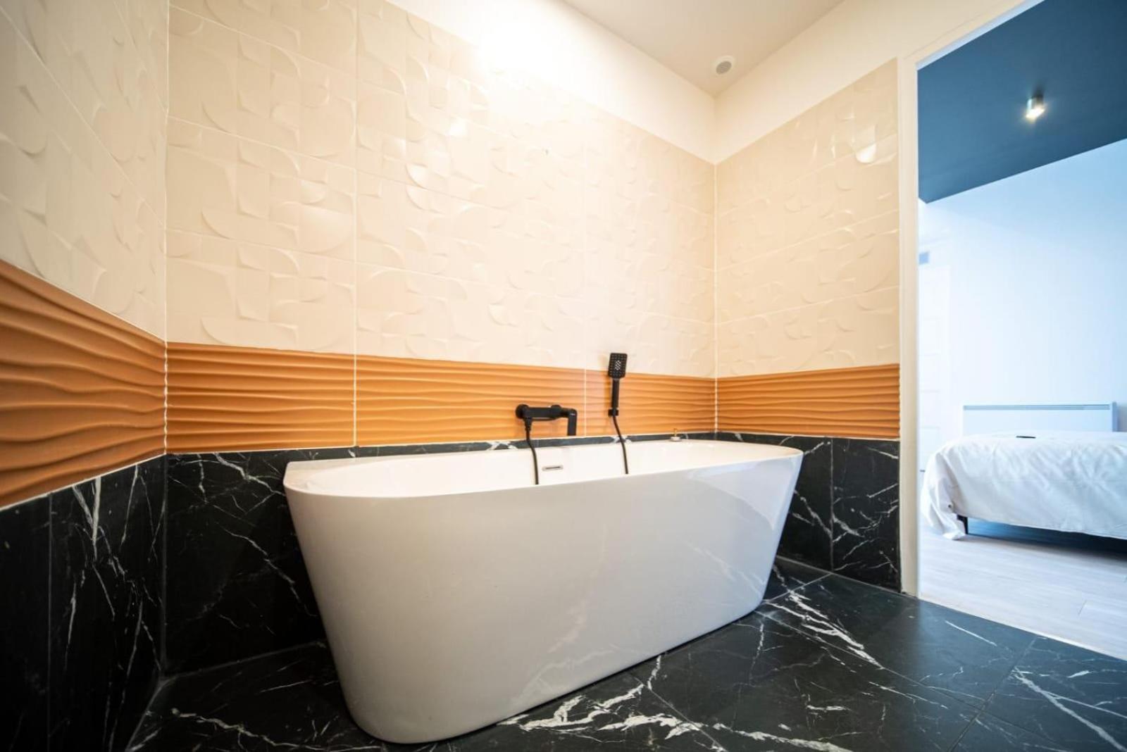 Le Jewell Apartment Лион Екстериор снимка